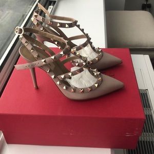 Valentino Rockstuds